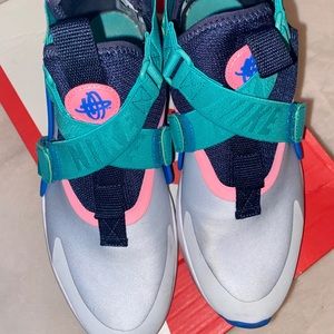 Nike Huarache City Size 6Y